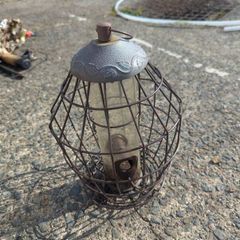 Bird seed feeder