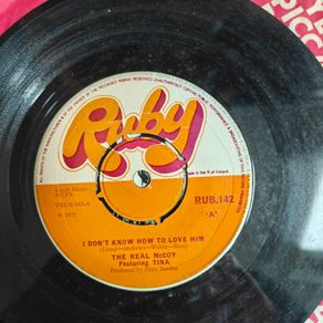 The Real McCoy featuring Tina, I don't know how to love him 7",  Irish Pop Showband