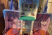 Frozen dollhouse and furniture