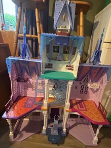 Frozen dollhouse and furniture
