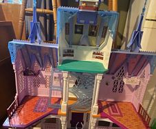 Frozen dollhouse and furniture