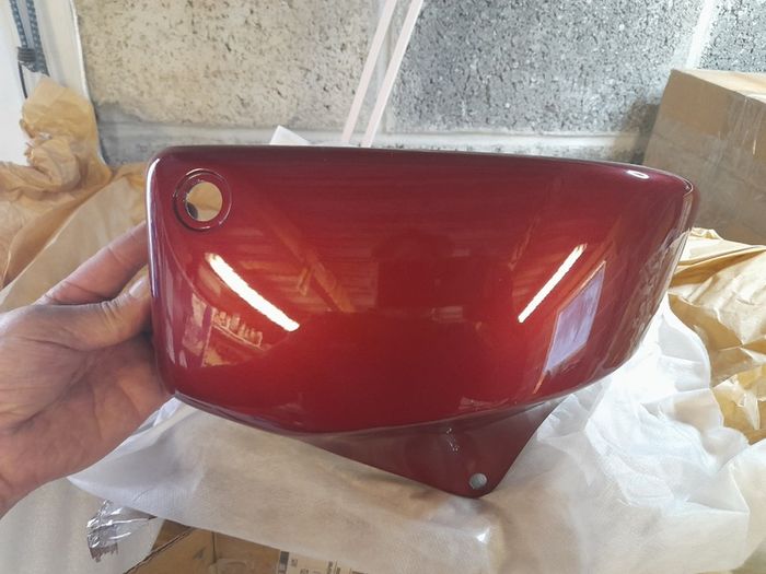 Honda VT1100 c2 side cover new right hand