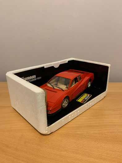 Ferrari Testarossa 1984 1/18 Burago Model Car