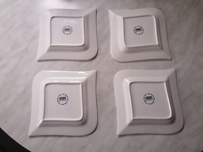 4 Dessert Plates