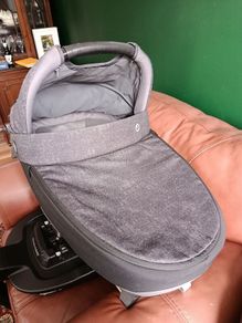 Maxi Cosi Jade lie-flat car seat