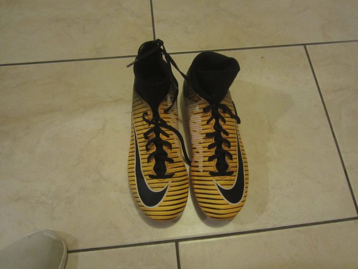 Soccer boots    NIKE   size 5.5