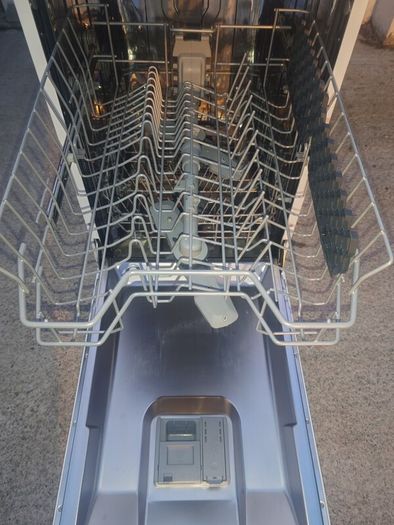 Slimline dishwasher