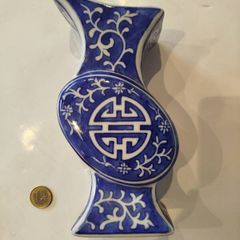 Chinese blue and white porcelain vase