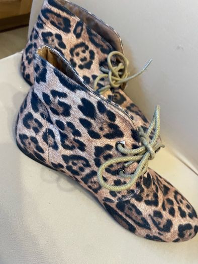 Leopardskin ankle boots