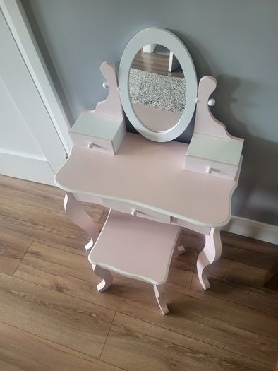 Dressing table