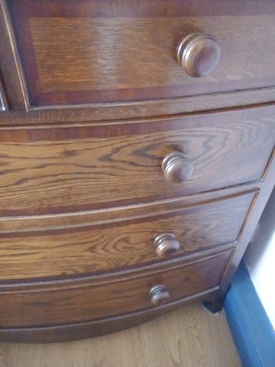 Bowfront mahogany chest of drawers.