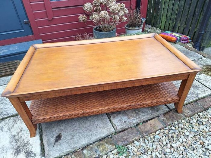 Large coffee table - good condition Dimentions: 34 inches wide, 57 inches long, 20 inches high.