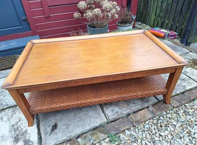 Large coffee table - good condition Dimentions: 34 inches wide, 57 inches long, 20 inches high.