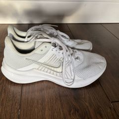 Nike white size 4 runners