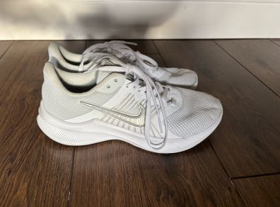 Nike white size 4 runners