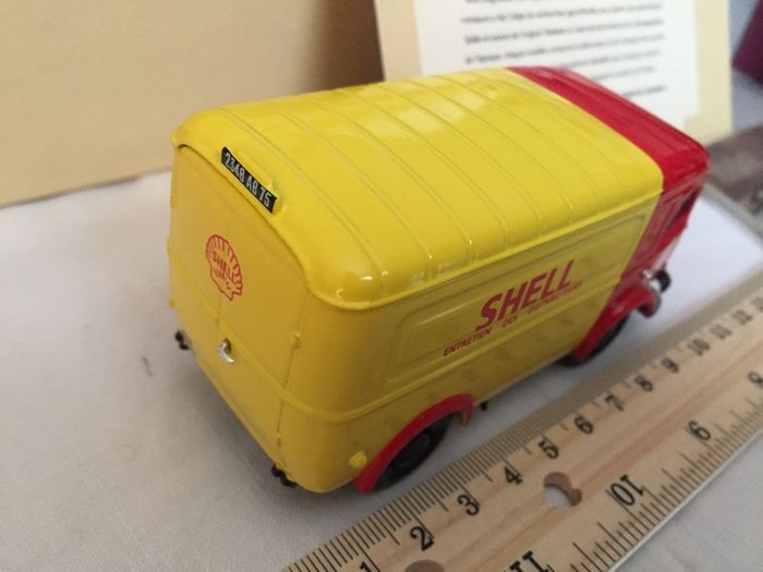 Corgi. Heritage Collection. Number 70504. Limited edition.Renault 1000kg Shell van
