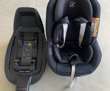 Maxi Cosi Pearl Pro 2 and isofix base