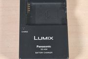 PANASONIC LUMIX DE-A94 battery charger for digital camera