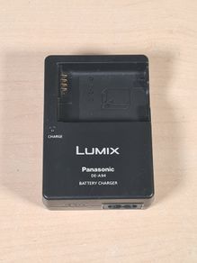 PANASONIC LUMIX DE-A94 battery charger for digital camera