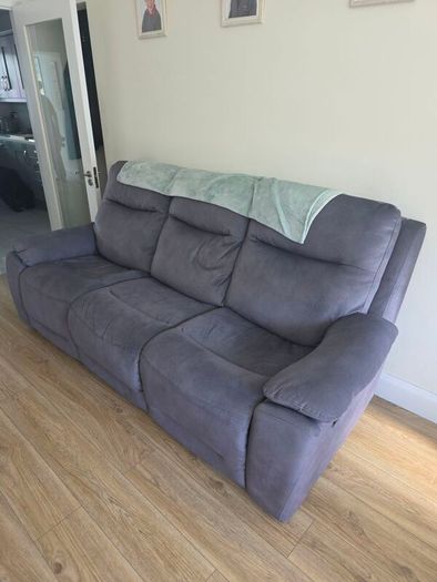 Recliner sofa