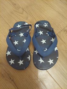 H&M flip flops (Size 7-8)
