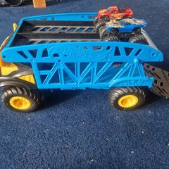 Hot Wheels Monster Trucks Mover Transporter