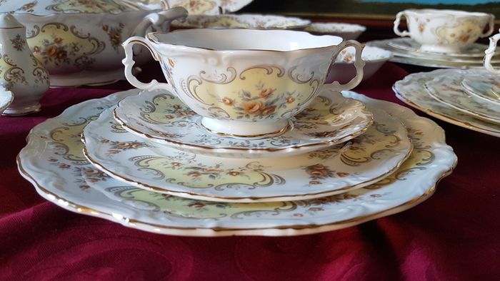 37 Piece Royal Albert September Song Gold Gilt Bone China Dinner Service / Set For 6 Person Setting Made In England Antique Rare And Hard To Find