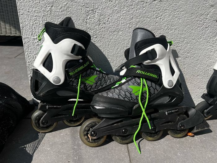 Kids adjustable rollerblades