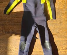 Kids wet suit - 10