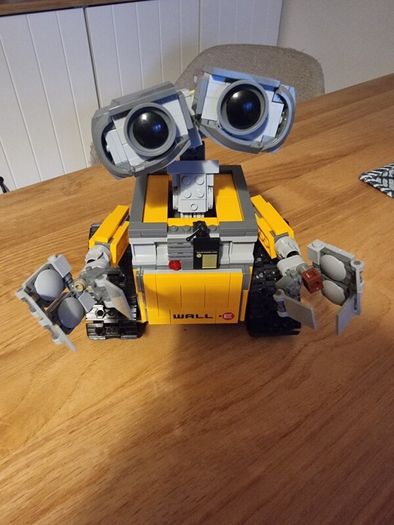 WAll-E robot