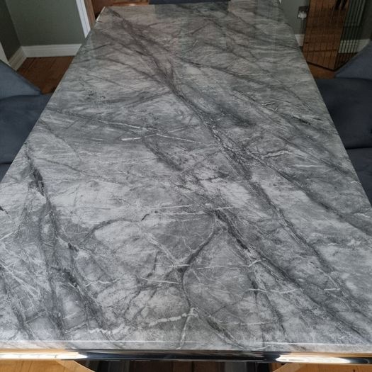 Dining room table