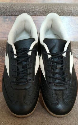 Sneakers size 7