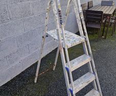 Heavy duty step ladder