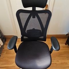 SIHOO chair.