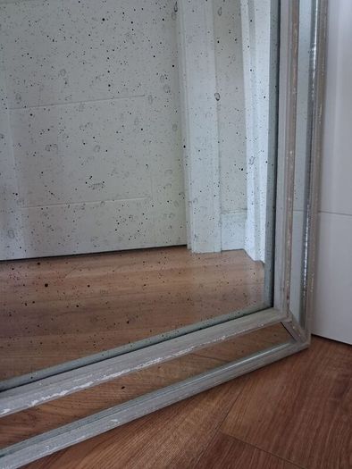 Antique-style mirror