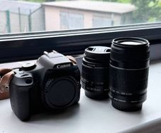 Canon EOS 2000D / Rebel T7 + 18-55mm + Telephoto Lens Kit (Mint)