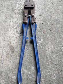 bolt cutter