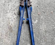 bolt cutter