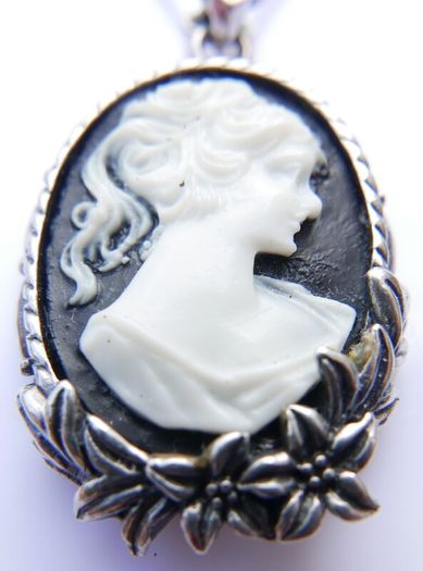 Vintage Sterling Silver 925  Pretty Cameo  Pendant and Necklace length 16,5" - 12,97g