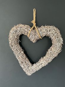 Avoca Rustic Heart Wreath / Floral Arrangement Frame