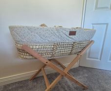 Moses Basket and Stand Little Green Sheep, mattress protector and 2 sheets