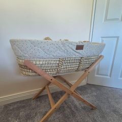 Moses Basket and Stand Little Green Sheep, mattress protector and 2 sheets