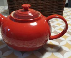 Le Creuset teapot
