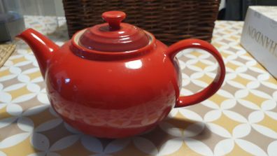 Le Creuset teapot