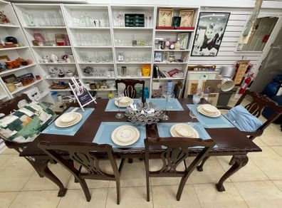 Dining Table + 5 Chairs