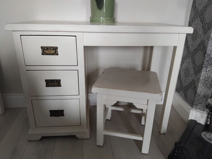 Dressing table