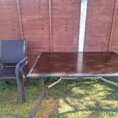 Garden table and 4 chairs.