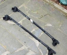 Universal roof bar