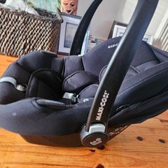 Maxi Cosi car seat & isofix base