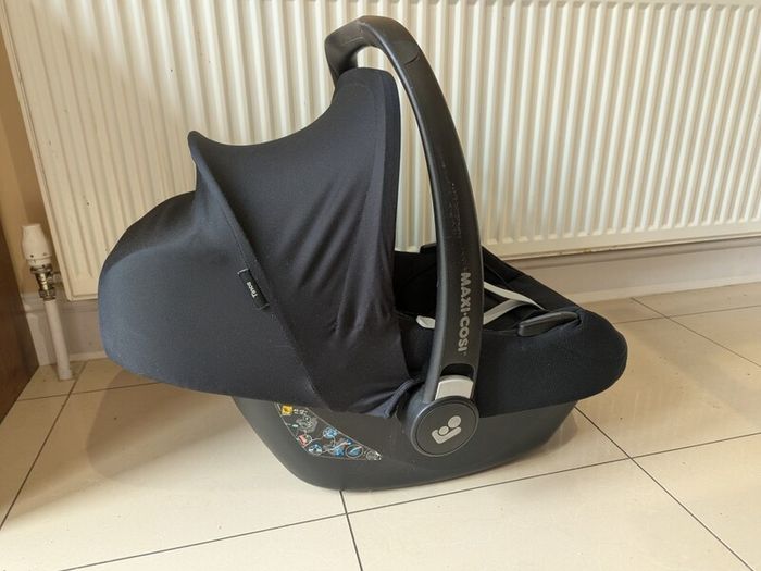 Maxi Cosi Tinca car seat and Iso Base